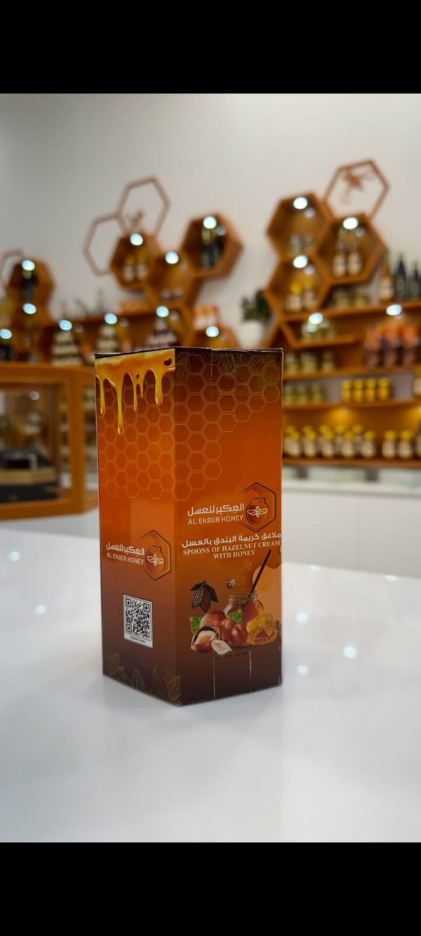 ملاعق كريمة البندق بالعسل